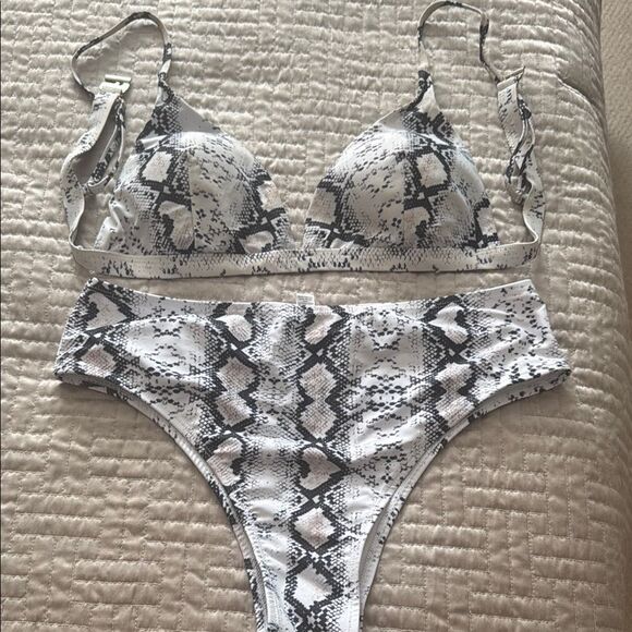 Snakeskin Print Women's Intimate Set - Picture 1 of 3
